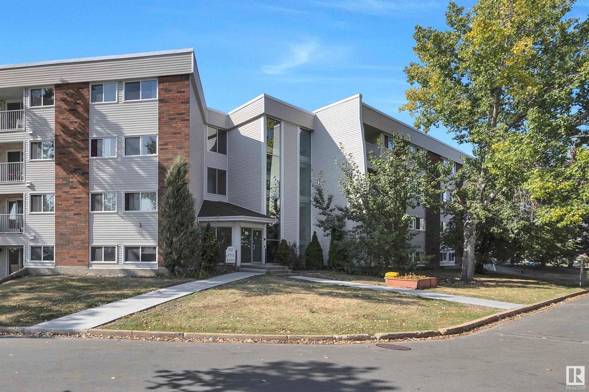 Investor 2 bedroom Condo for sale in Sweet Grass Edmonton The