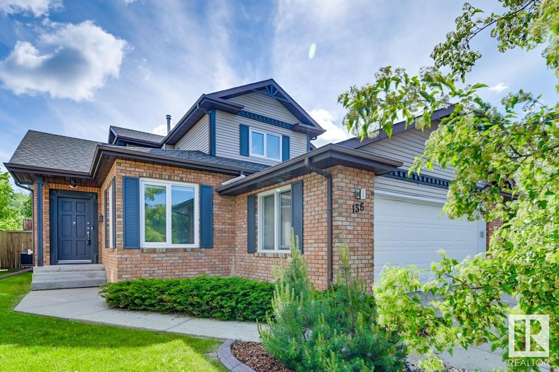Perfect family home in one of Edmonton's top family communities. The